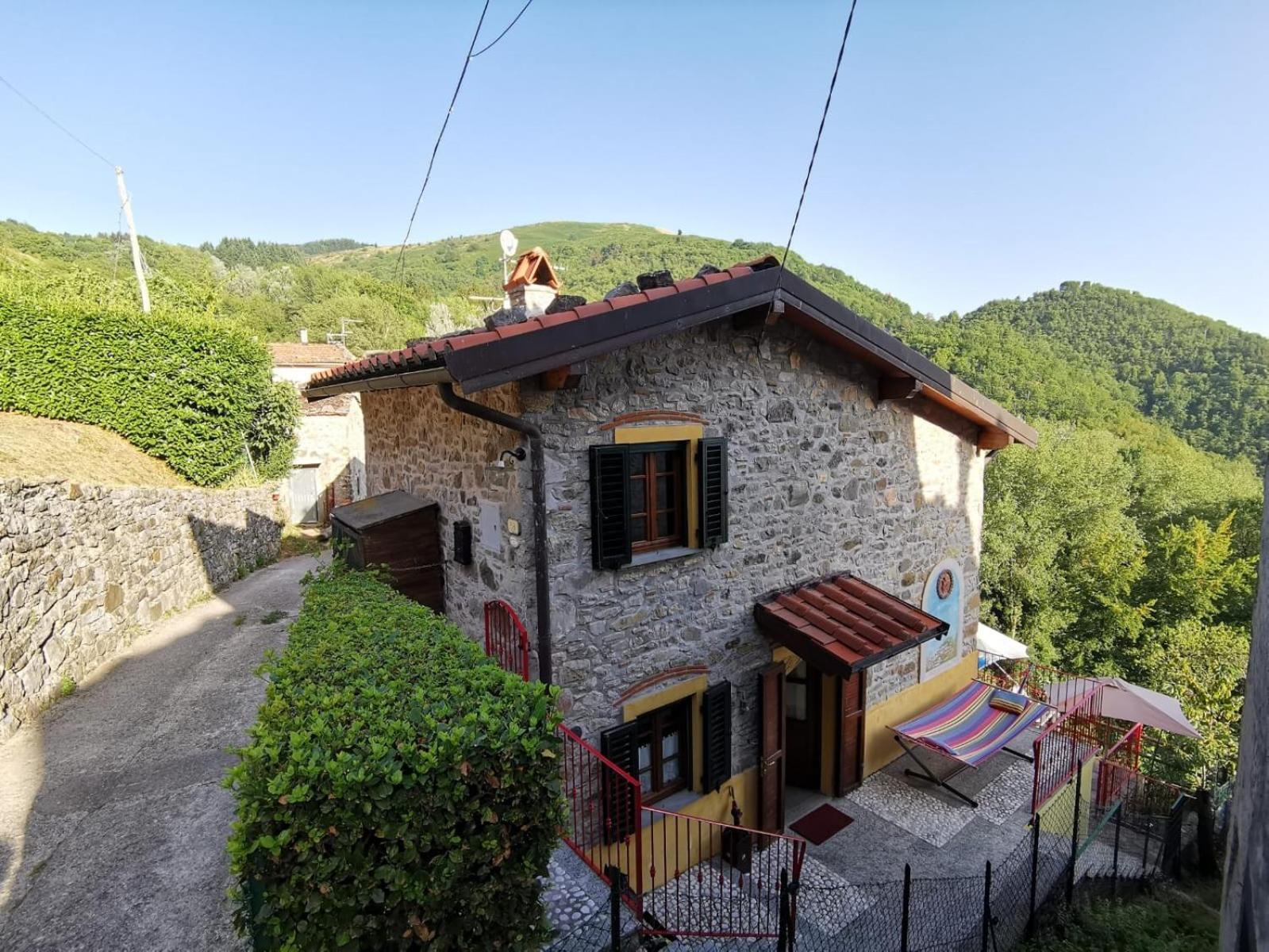 Deliziosa Casetta Sull'Appennino Toscano Montefegatesi Exterior photo